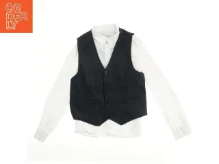 Vest og hvid skjorte fra Name It (str. 146)
