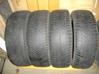 nokion helårsdæk 165-65-15.  ca 6000 km.