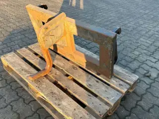 - - - Sække løfter