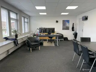 Kontorlejemål på 195 m² i Kastrup – mulighed for lager og udvidelse