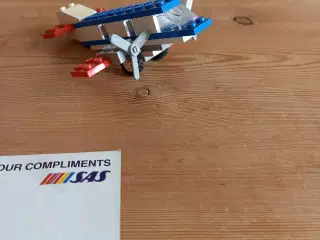 LEGO  1865 – Airliner  