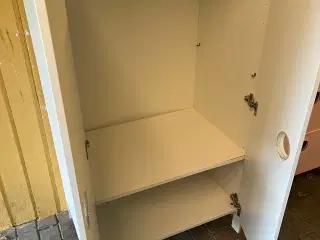 Skab og kommode sælges   