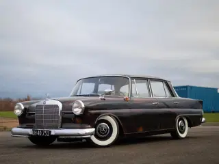 Mercedes 200 2,0 Heckflosse