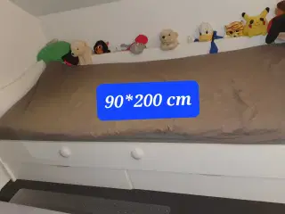 Seng med skuffer 90*200cm , madras kan med købes 