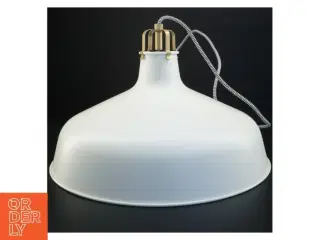 Hvid pendel lampe fra IKEA (str. Diameter 38 cm)