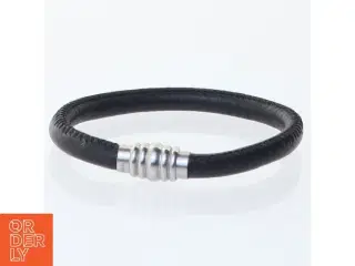 Læderarmbånd med metaldetaljer (str. 22 cm)