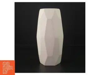 Grå vase fra Muuto (str. H. 22 cm. ø. 8 cm)