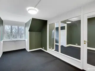 Kontorlejemål i smuk og eksklusiv ejendom tæt på Marmorkirken Metro