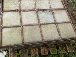 støbejerns stald vinduer