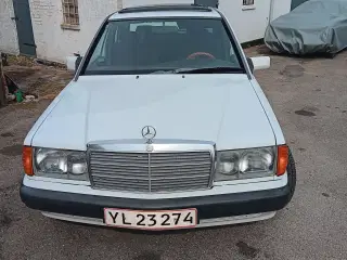 Mercedes 190 2.5 D nysynet med plader