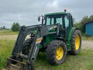 Traktor John Deere 6400 med frontlæsser