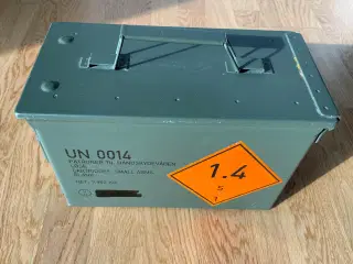 Ammo kasse med 5x kasser patroner