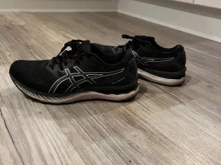 Fine løbesko eller fritidssko