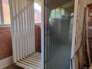 Terrasse vinduer i hvid ramme 