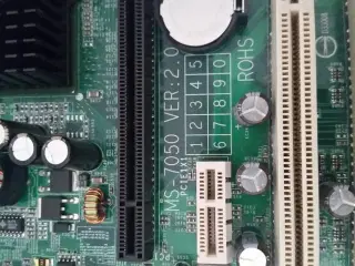 MS-7050 VERS. 2.0 socket 939