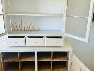 Antikke Møbler- Vitrineskab og Skænk