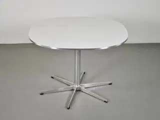Fritz hansen cafébord i hvid med metal kant
