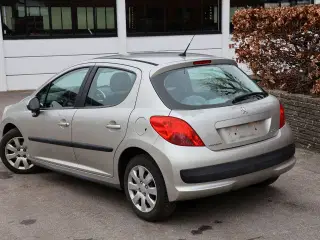 Peugeot 207 1,4I 5D benzin