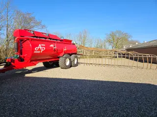 AP 20t Gyllevogn med sugetorn og 20m slange bum