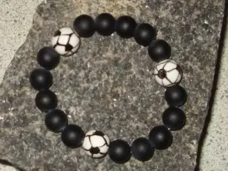 Herrearmbånd- Mat sort med fodbolde.
