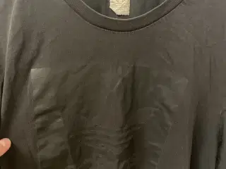 Adidas t-shirt i sort med print logo