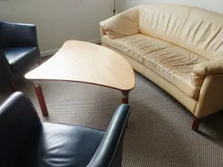 Sofa, stole og bord 