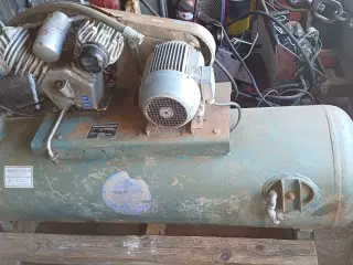 Stenhøj kompressor 4hk