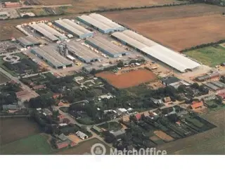 Lager, produktionslokaler samt kontor udlejes.