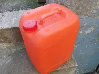 20 L plastdunke sælges.