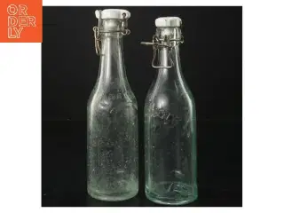 To gamle glasflasker med lukning fra Tuborg (str. 21 cm)