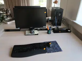 Computerskærm SAMSUNG SyncMaster SA450 med tastatur, mus og dockingstation