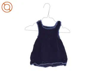 Hjemmestrikket kjole (str. ca. 62) fra Ukendt (str. ca. 62)