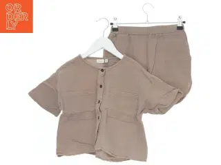 Brun kortærmet sæt med shorts fra Name It (str. 134)