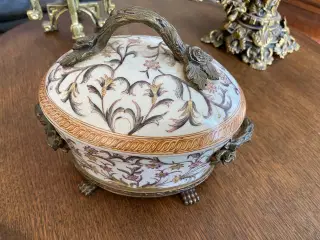 Antik Terrin porcelæn skål med låg C & G kr. 150,-