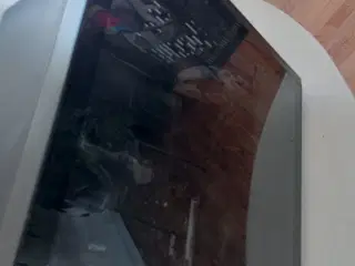 Gamer computer med lys og glas