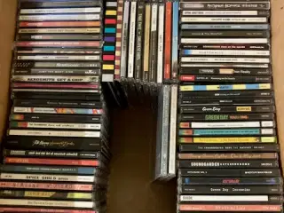 2 kasser cd`s til salg !!