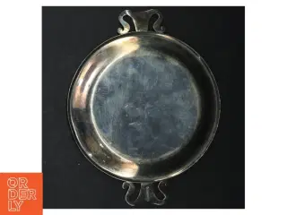 Sølvfarvet metalbakke (str. Ø. 18 cm)