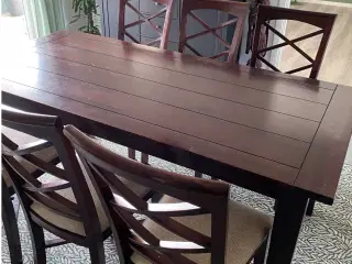 Spisebord med 6 stole + 2 tillægsplader