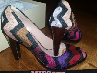 Missoni tekstilpump med bordeau hæl.
