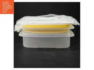 Plastik opbevaringsboks med låg fra Tupperware (str. 25x10x20 cm)