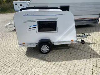 2024 - Tomplan Silverline Mini    NY Mini campingvogn Den populære Silverline i model 2024 - dobbelt seng - Camping-Specialisten.dk