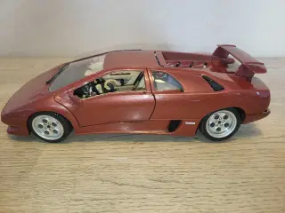 Modelbil: Lamborghini Diablo 1990.  Skala 1/18.