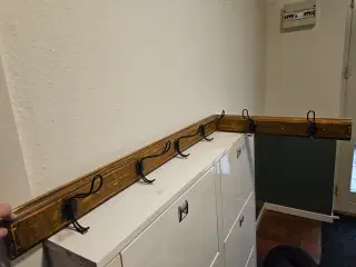 Antik hjørne knagerække