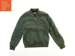 Grøn bomberjakke fra H&M (str. 152)
