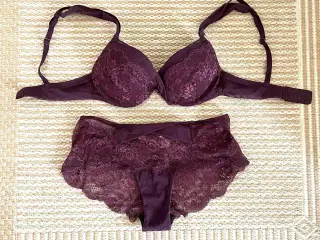 JULEGAVE Femilet nyt blondebhsæt str 38