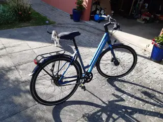 Håndbygget Koga Cykel, m. remtræk