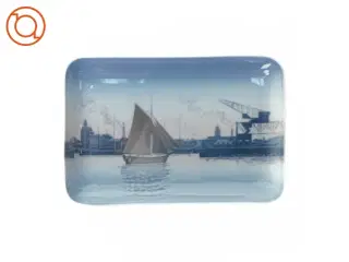 Rektangulær tallerken med motiv af Tuborg havn fra Bing og Grøndahl (str. 19 x 13 cm)