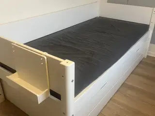 Flexa halvhøj seng med stige og ruchebane 