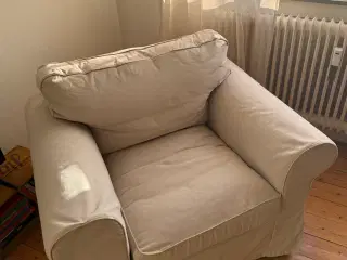 Beige lænestol fra IKEA