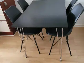 Spisebord og 6 stole 